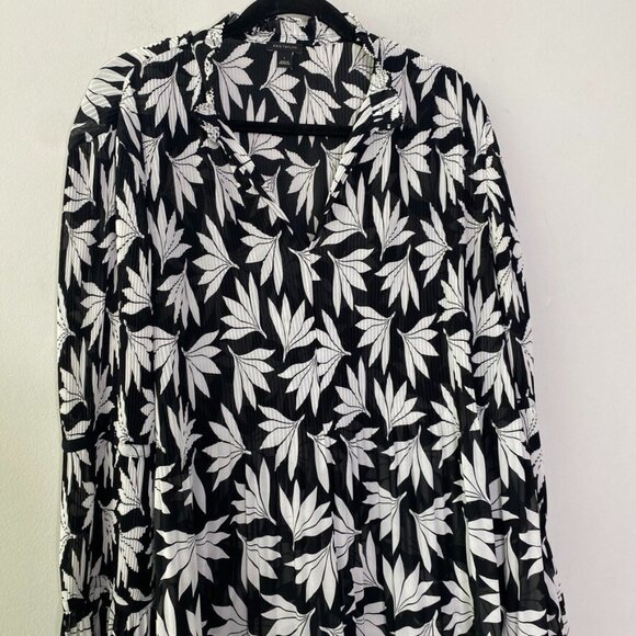 Ann Taylor Blouse Large Long Sleeve Pleated Floral Black & White Split Neck - Picture 7 of 9